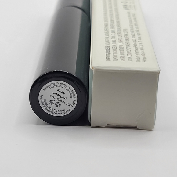 PUR Fully Charged Mascara Powered by Magnetic Technology in Black - Picture 3 of 6